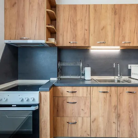 Cardinal Apartment *