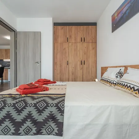 Cardinal Apartment *