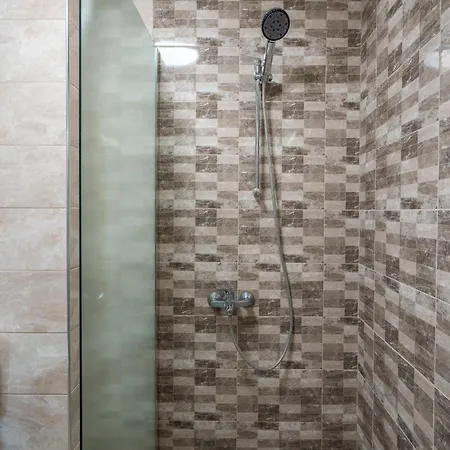 Cardinal Apartment *