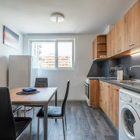 Cardinal Apartment *
