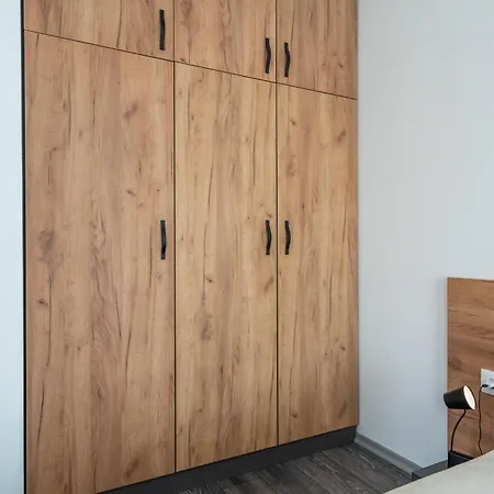 Cardinal Apartment *